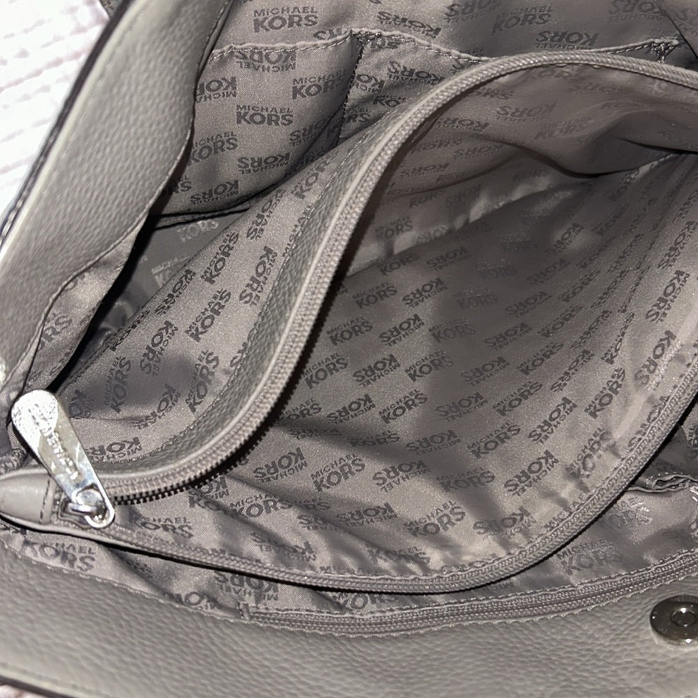 Michael Kors Pebbled Leather Gray With Silver Chain Harper Tote Bag - Picture 5 of 16